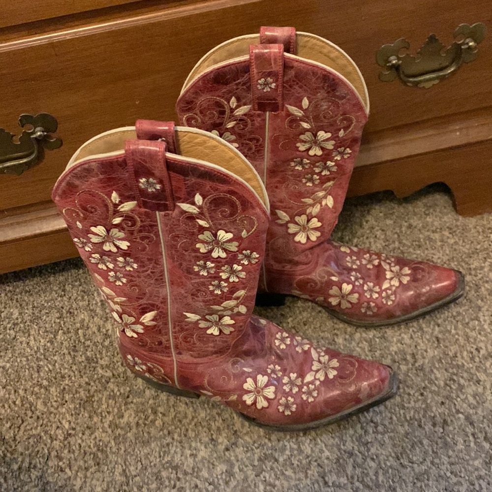 Red Shyanne cowboy boots
